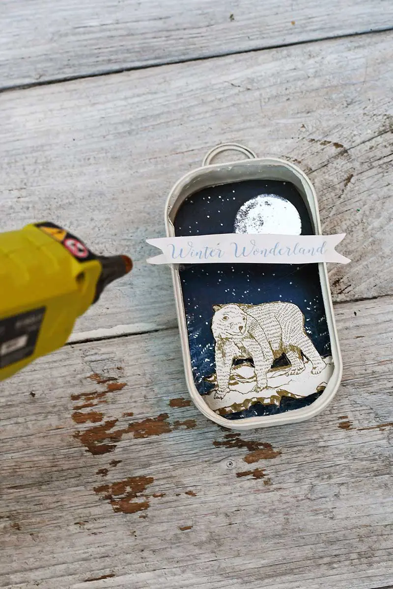 Making tin can ornament