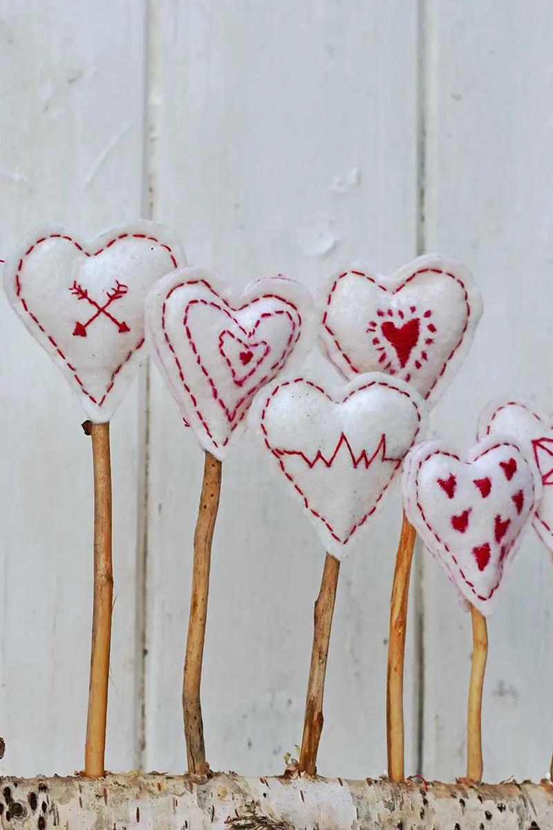 Cute embroidered hearts valentine's decoration