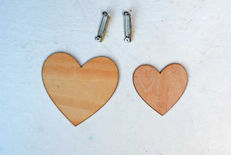 wooden heart shapes broach pins 