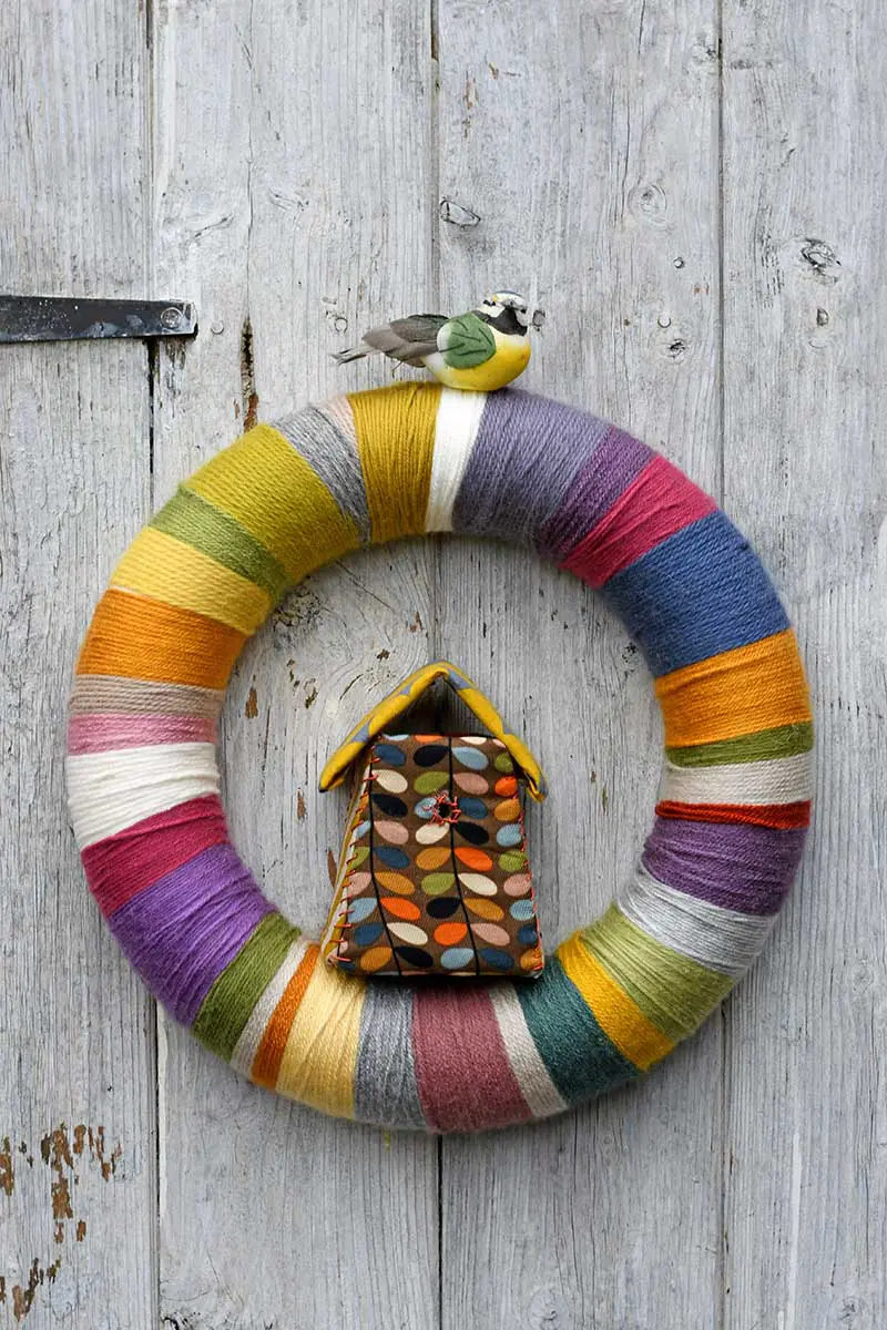 DIY yarn wreath for spring