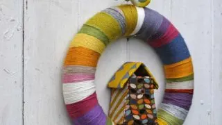 DIY yarn wreath from scraps