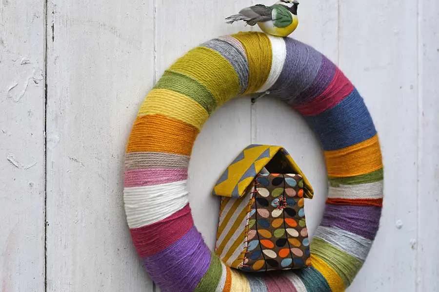 DIY yarn wreath from scraps