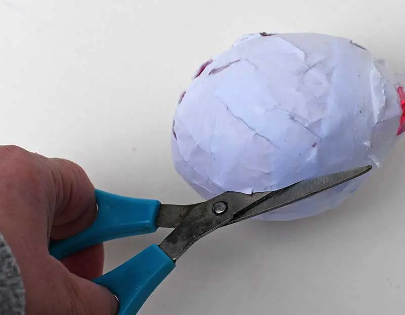 cutting-side-off-egg