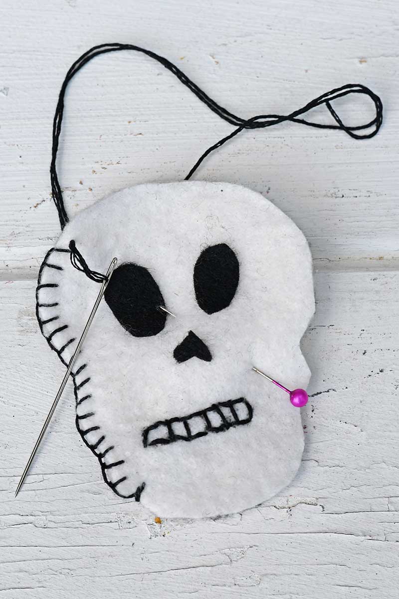 DIY Halloween Skull felt decorations