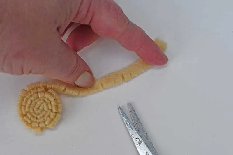 Making the center of the fabric sunflower