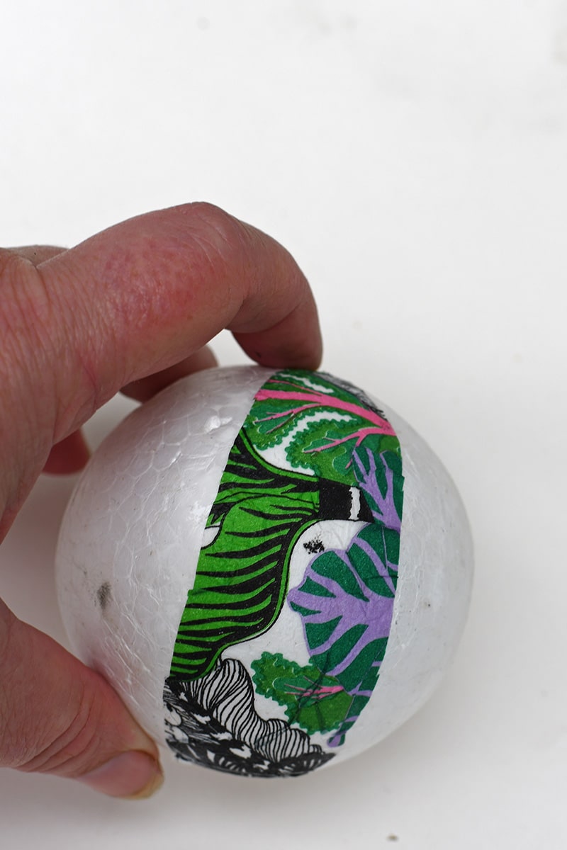 How to make decoupage baubles decoration