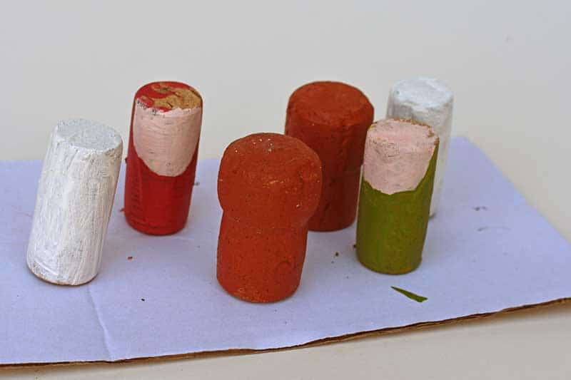 Painting wine corks Christmas craft