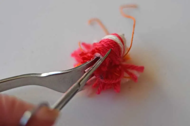 making fork pompoms