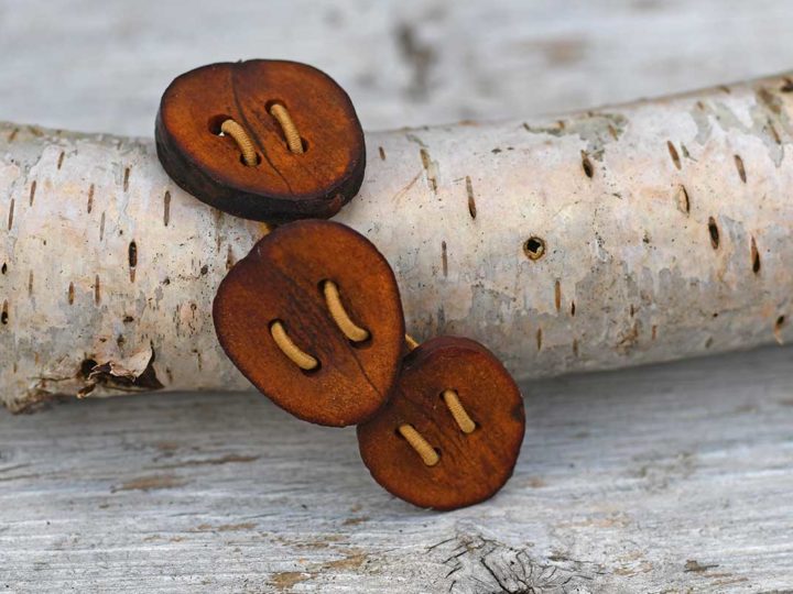 DIY Avocado button bracelet.