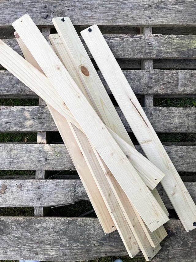 How To Upcycle Bed Slats Into Cool Decor Pillar Box Blue