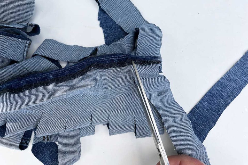 How To Make A Unique Rag Rug The Easy Way - Pillar Box Blue