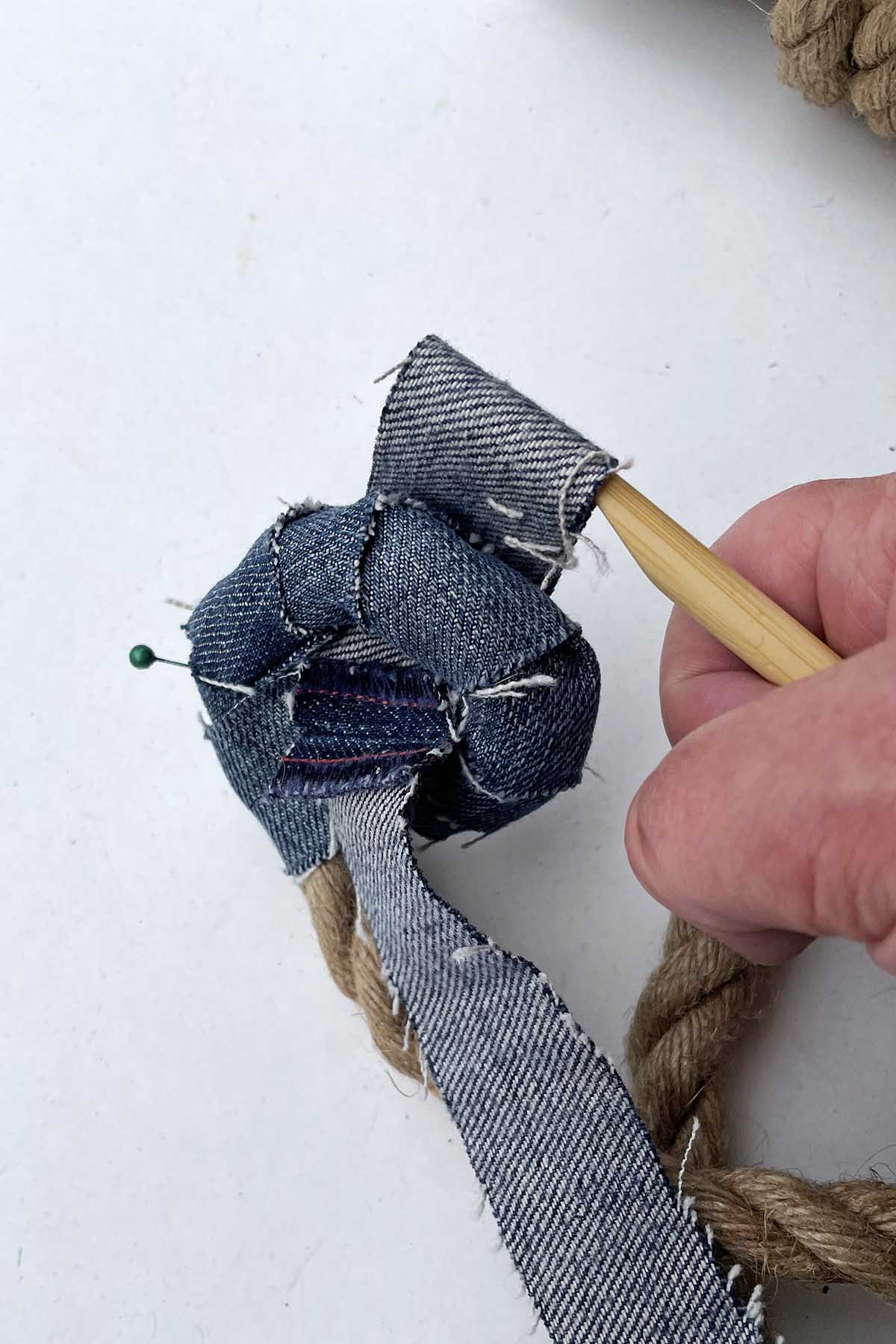 Making a denim rag rug by wrapping and weaving