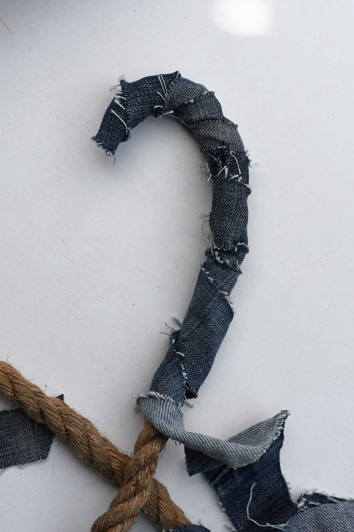 Wrapping denim fabric around rope to make a rag rug