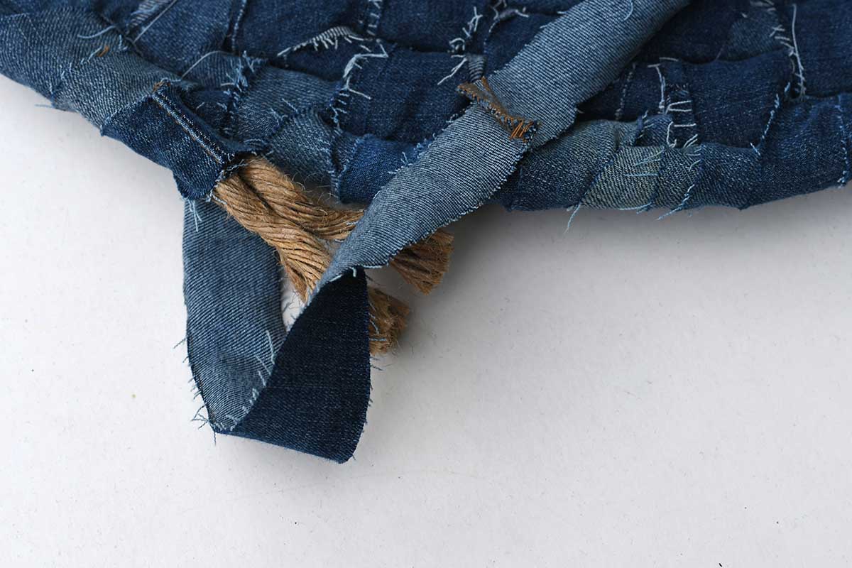 finishing off the denim rag rug