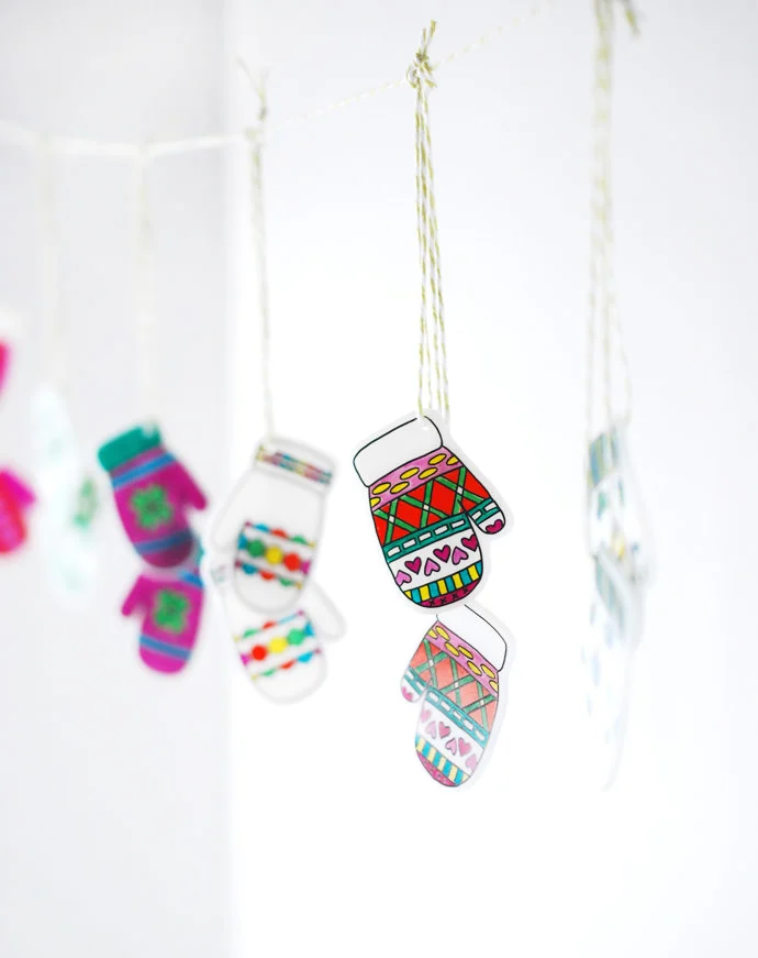 DIY Shrinky Dinks on a Cricut  Make Easy Plastic Charm Earrings and  Keychains! 