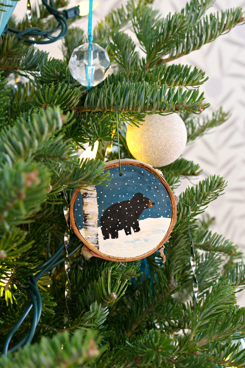 43 Adorable Wood Slice Ornament Ideas You Will Want On Your Tree