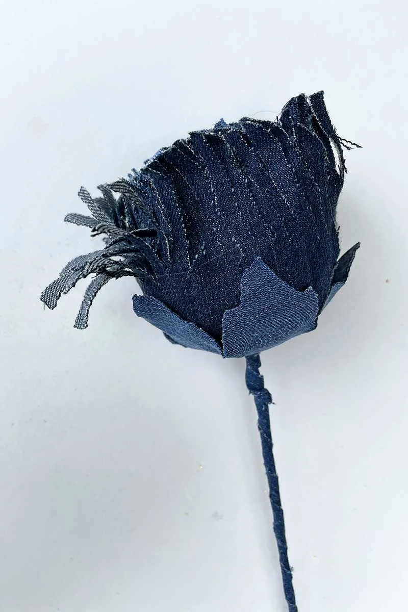how to make a Denim chrysanthemum from old jeans.