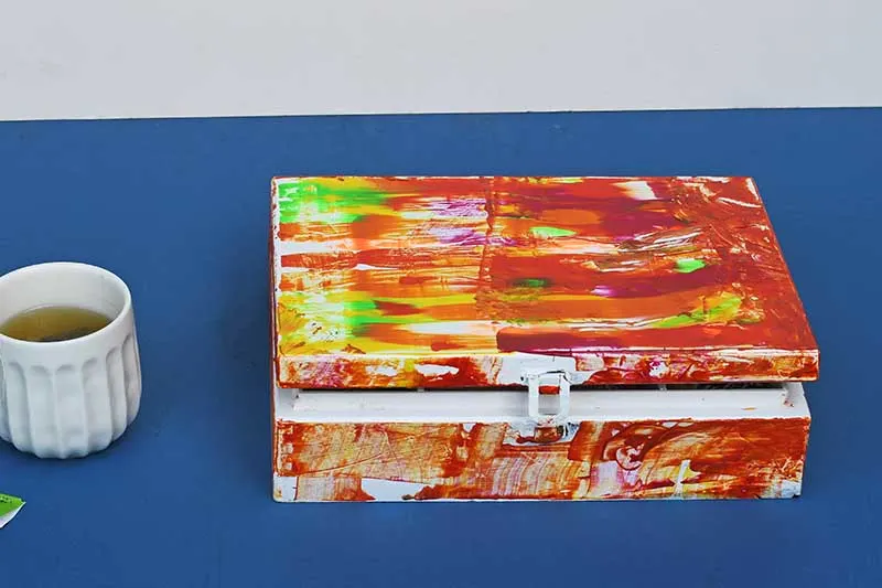 How to Paint A Wooden Box with a Splash of Colour and Abstract