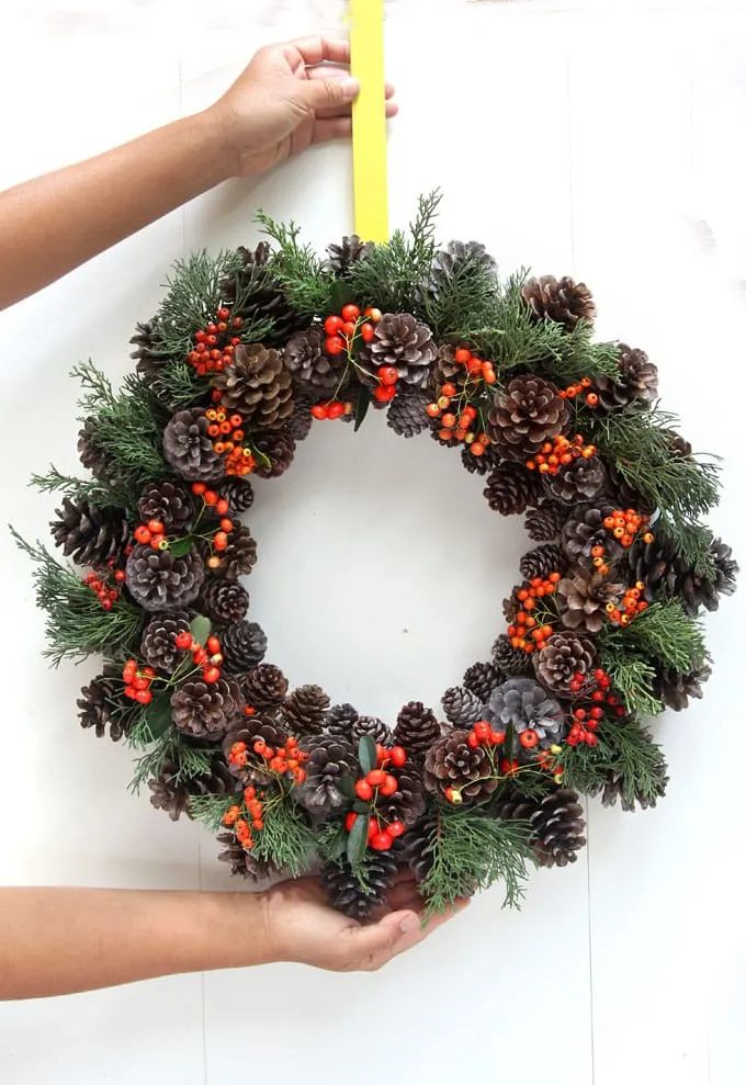 https://www.pillarboxblue.com/wp-content/uploads/2023/09/DIY-pinecone-wreath-thanksgiving-christmas-decorations-pine-cone-crafts-centerpieces-easy-free-decor-ideas-fall-winter-farmhouse-apieceofrainbow-1.jpg.webp