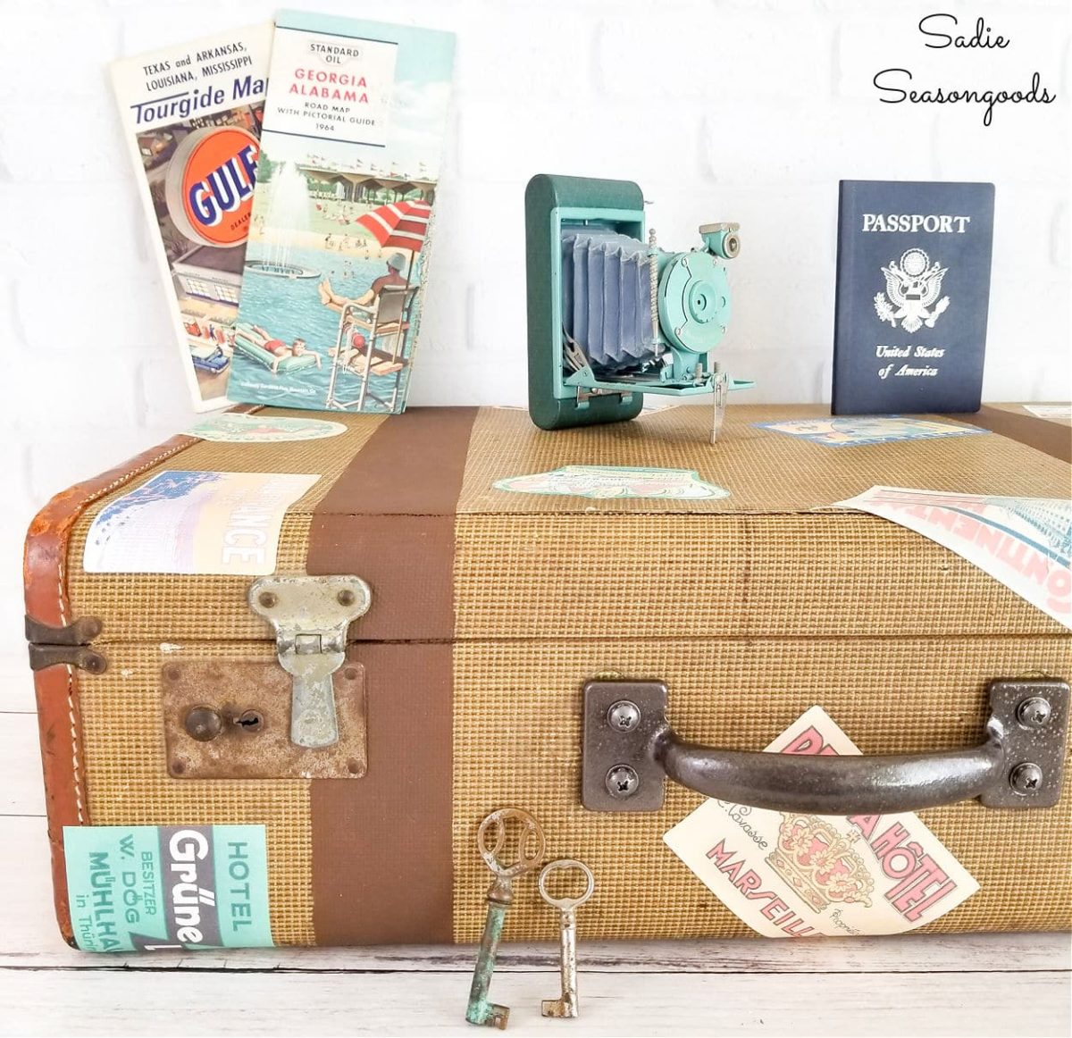 21 Amazing Vintage Old Suitcase Ideas You'll Want To Try Pillar Box Blue