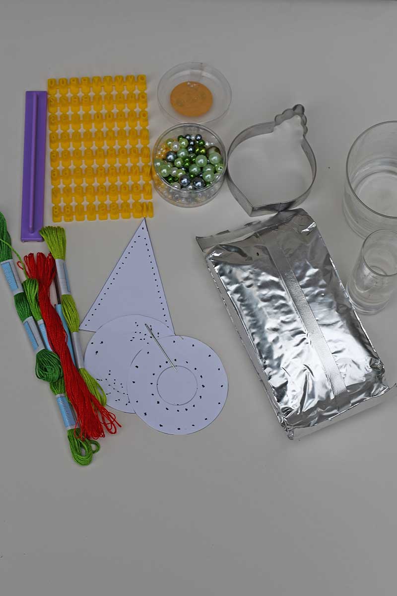 What you need to make embroidered clay ornaments