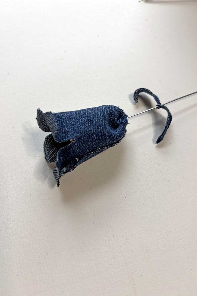 adding small double leaf to the wire